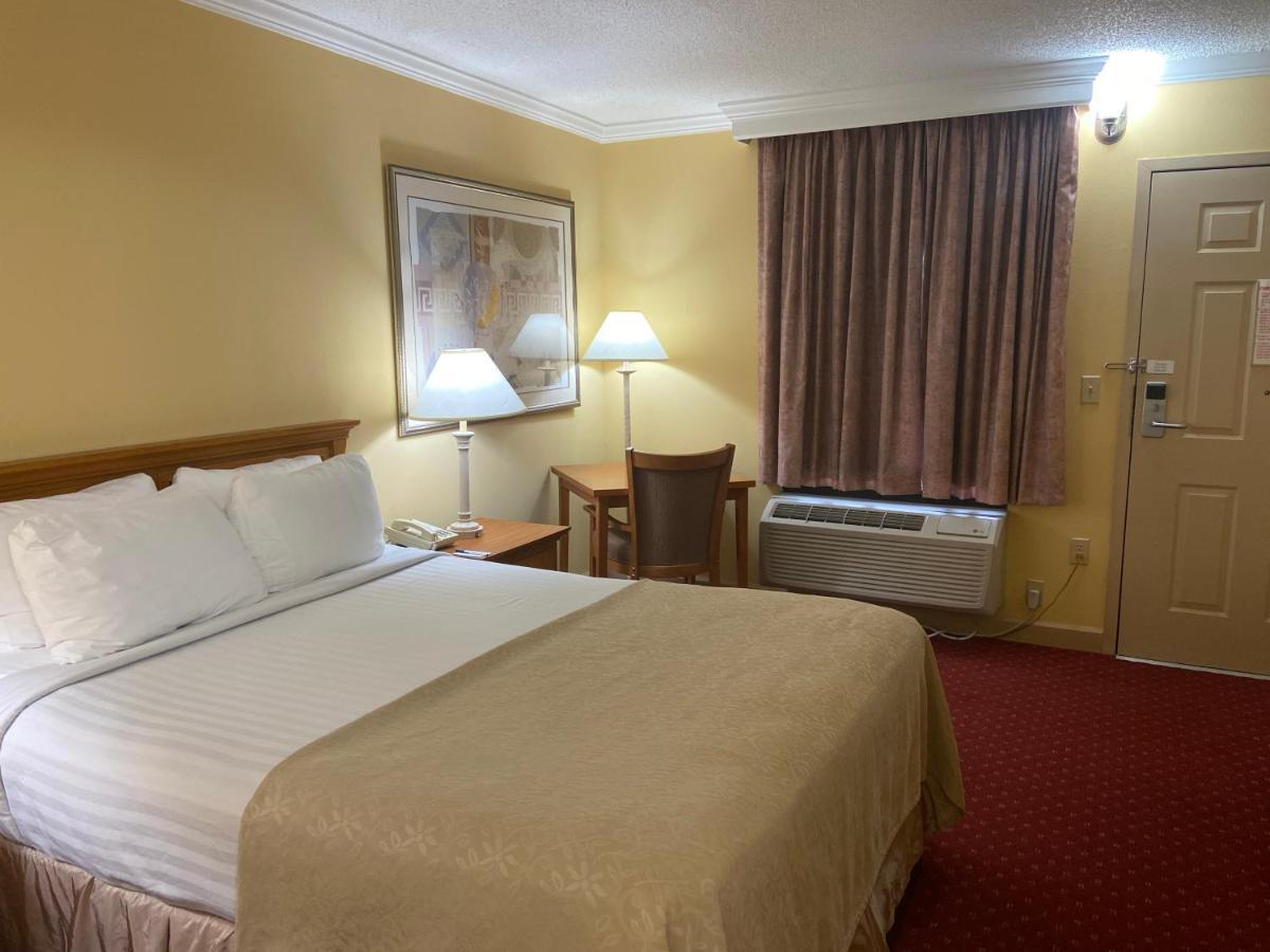 Bryson Inn Mount Airy Extérieur photo